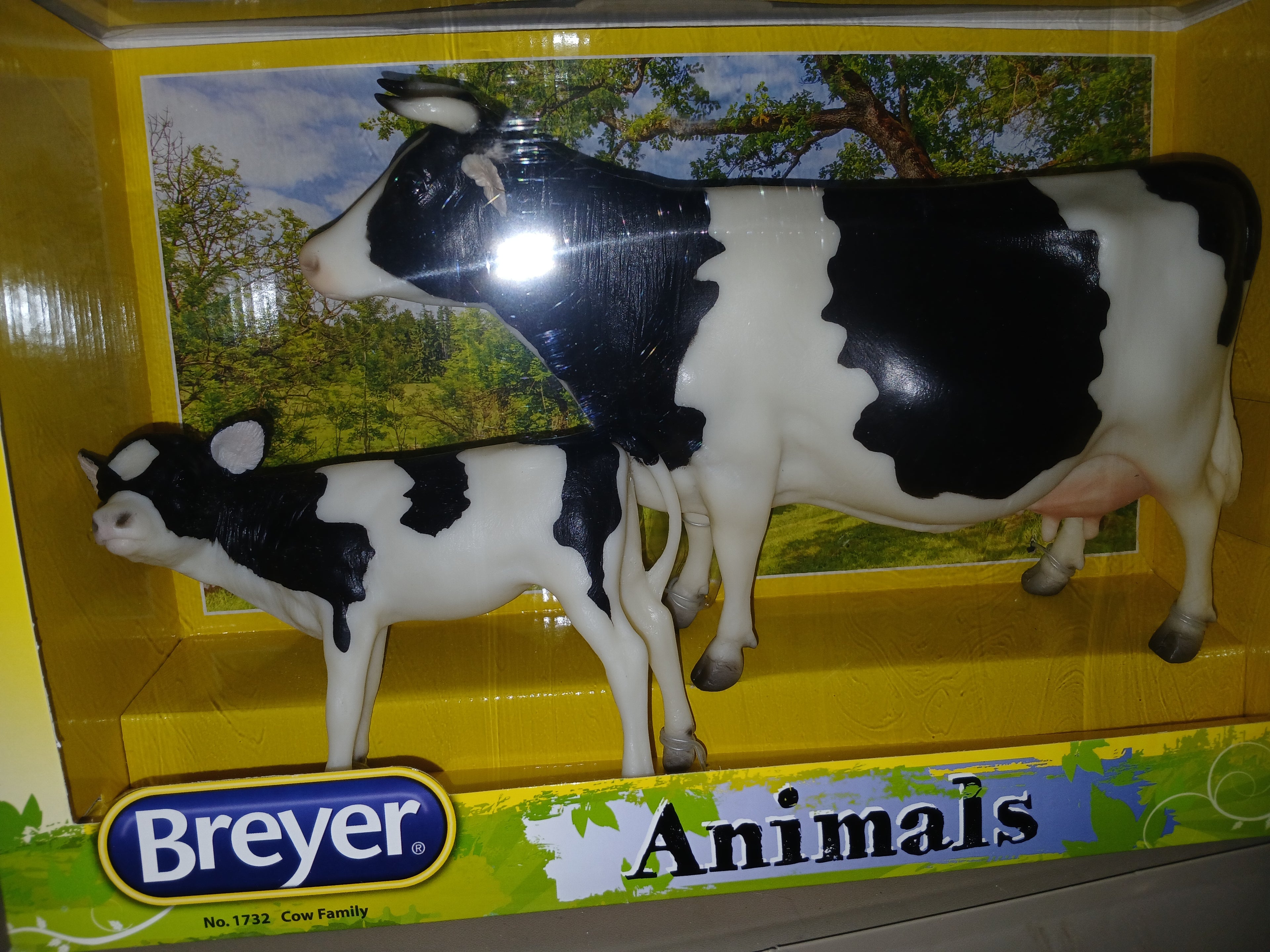 Breyer  new in box cow set